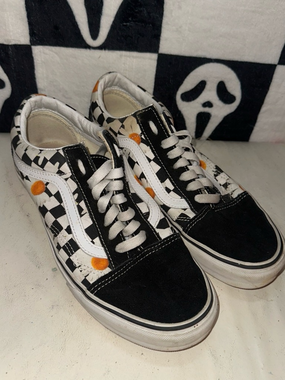 Vans Checkerboard Low Top Sneakers with sunflowers - Black & White